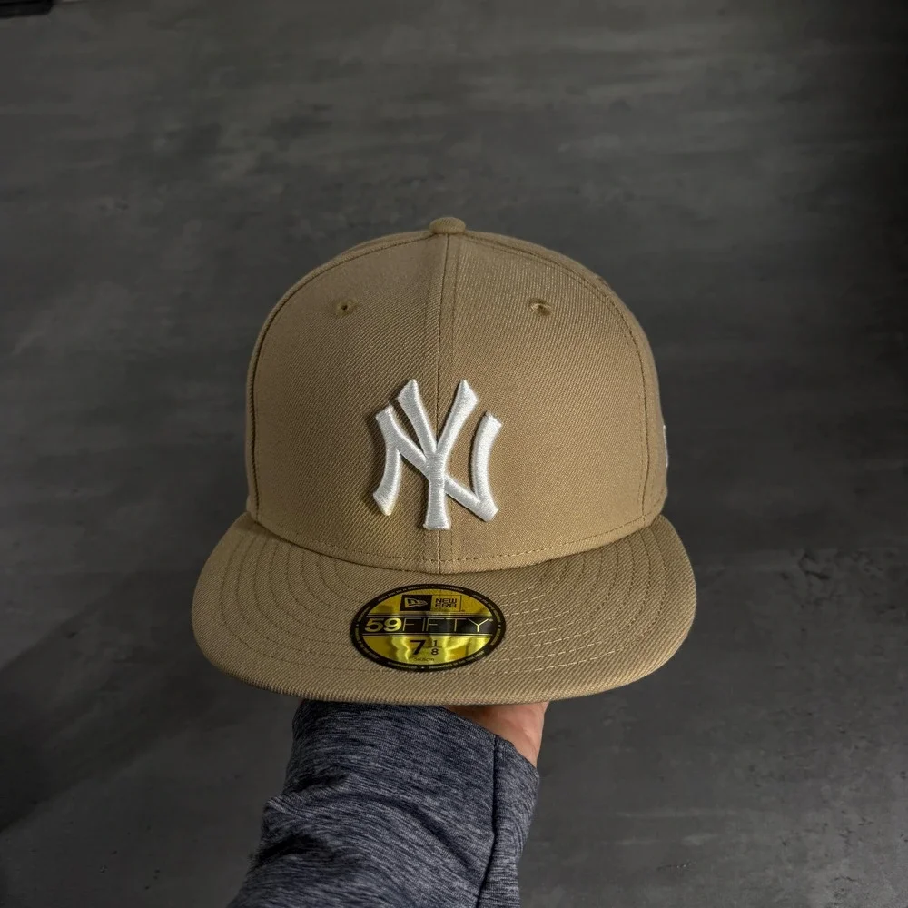 New Era New York Yankees 59FIFTY Hat 7 1/8 Tan Snoopy Peanuts Thanksgiving Cap